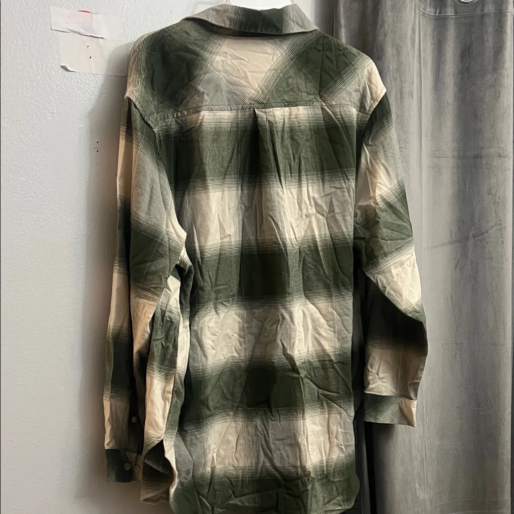 Ava Viv Green Plaid No-Gap Button-Up Shirt - Image 7