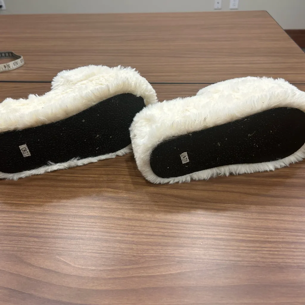 Slippers Cozy Cream Women's Furry great shape! No size shown - Image 6