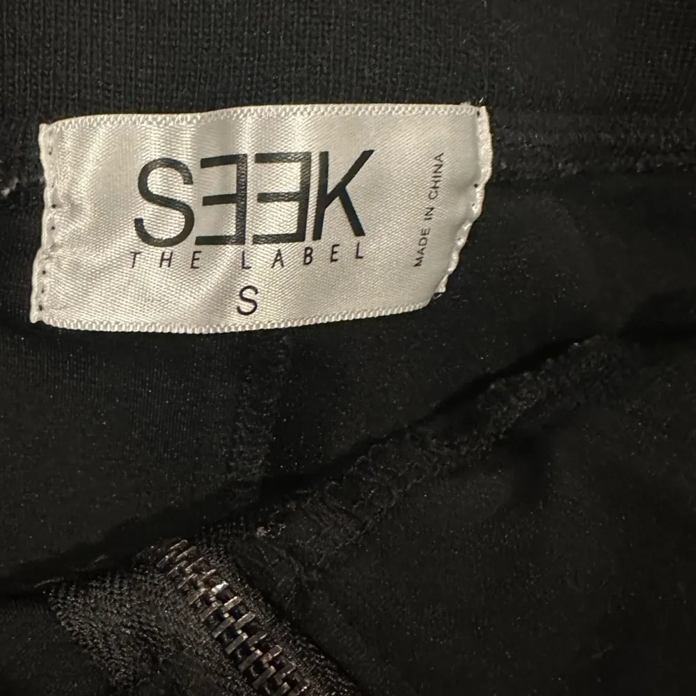 SEEK THE LABEL Black Ruched Mini Skirt S - Image 4