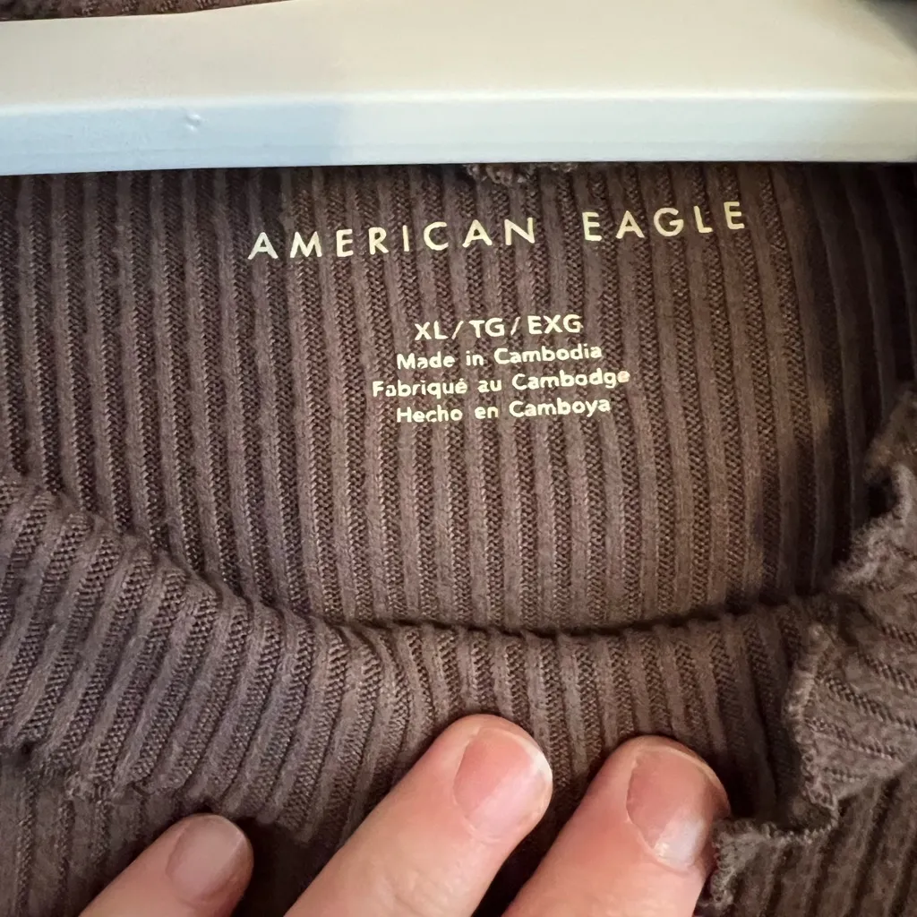 American Eagle Outfitters Tan Long Sleeve Crop Top - Image 3