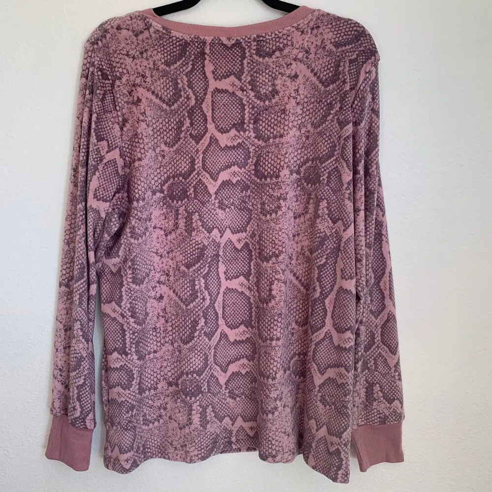 Felina NWT  Soft Pajama Lounge Set in Pink Gray Python Snake Print - Image 3