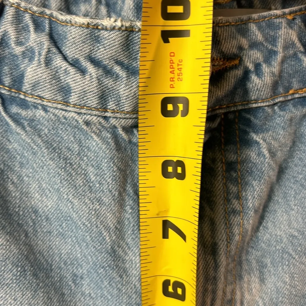 Zara straight leg distressed jean mid rise in size 8. 💯 cotton. - Image 9