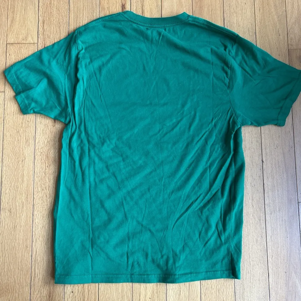 St Patrick’s Day Graphic T Shirt Unisex “who needs luck I have charm” size M Green Size M - Image 4