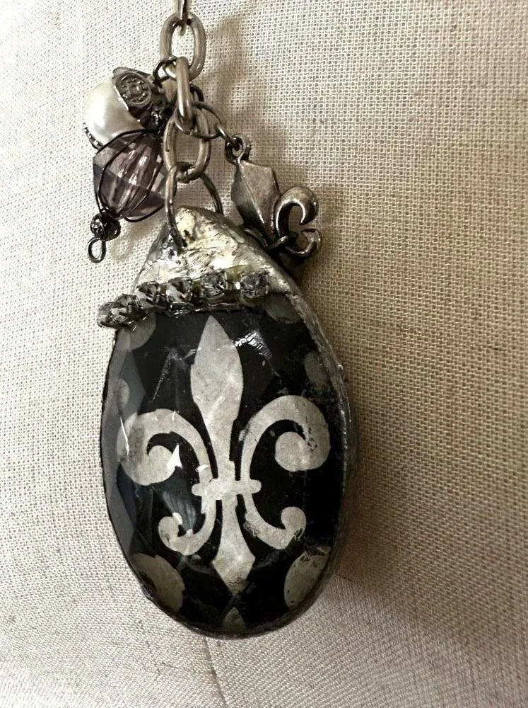 Fleur de lis teardrop pendant charm necklace - Image 3