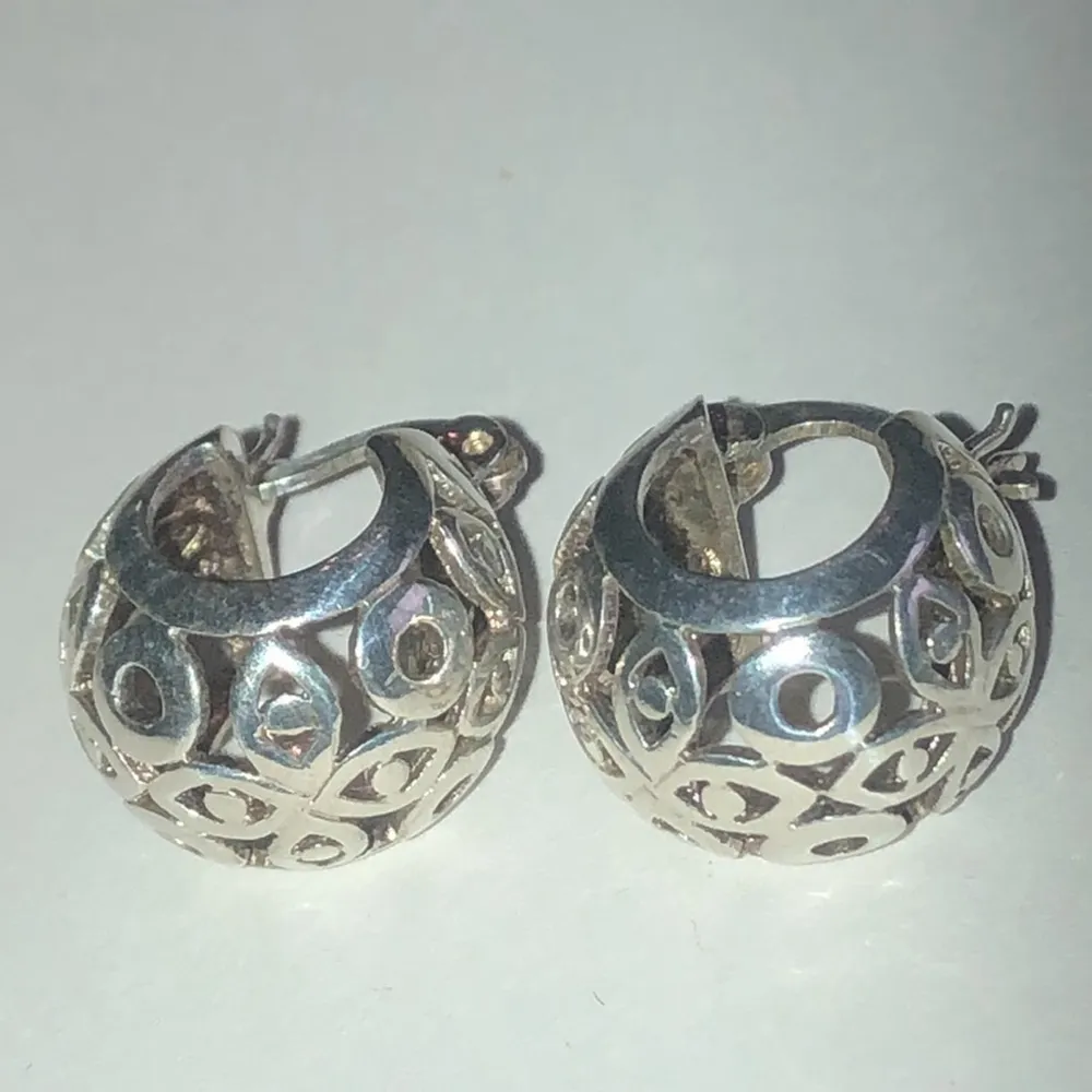 Sterling Silver Thailand SU 925 Vintage Cutout Classic Boho Hoop Earrings - Image 2