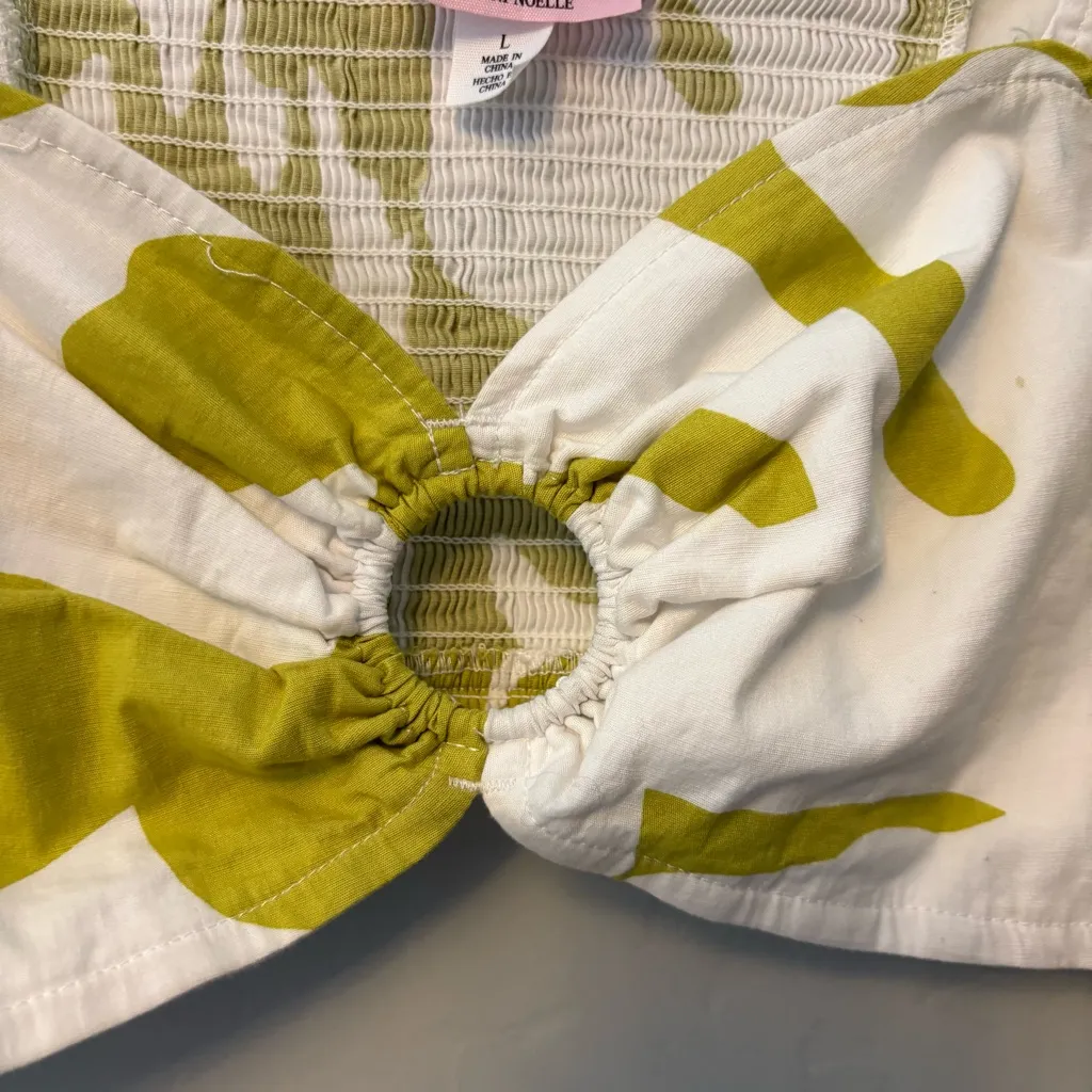 ⭐️Future Collective with Alani Noelle puff elbow sleeve cut out crop top large Green - Image 6