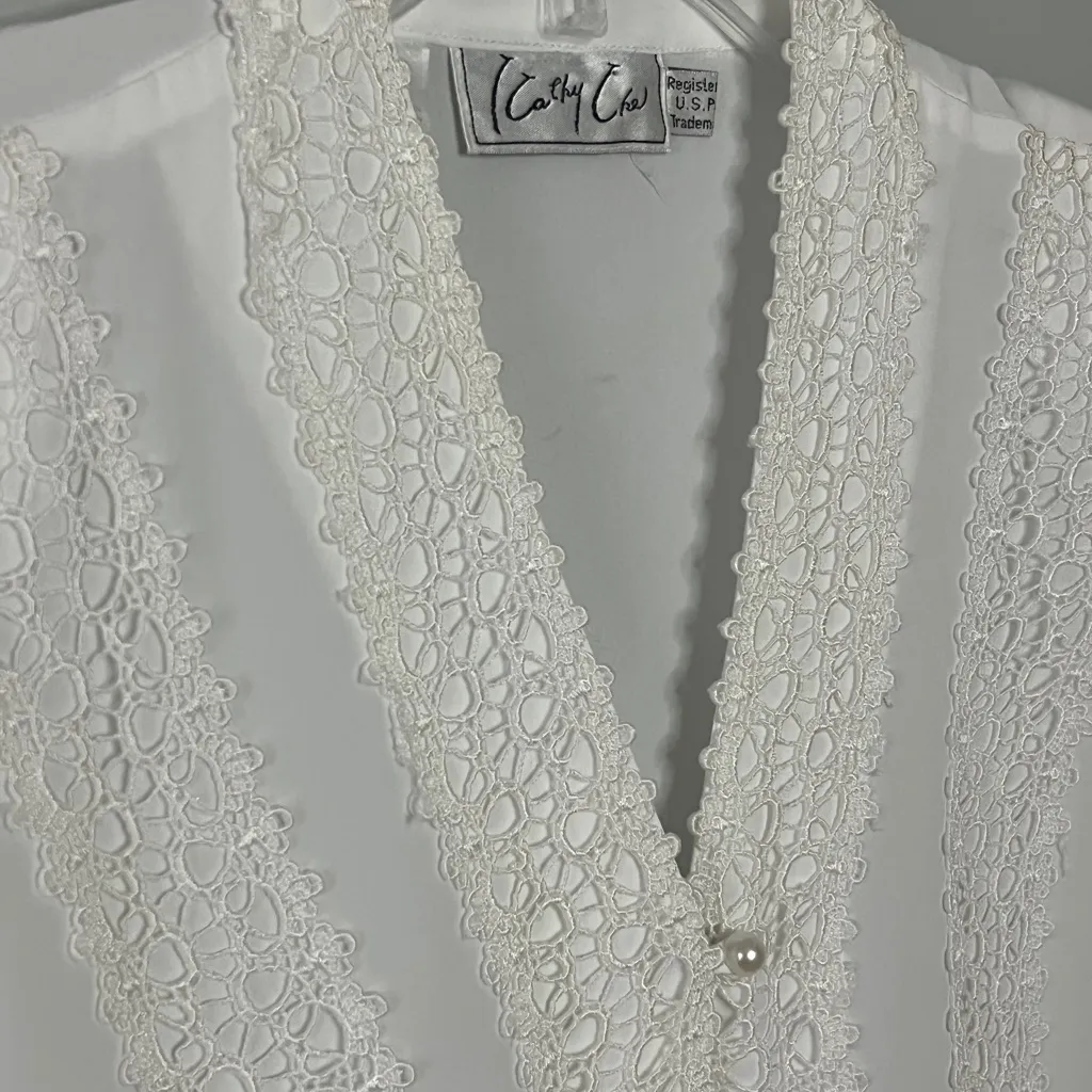 Elegant White Lace Trim Women's Top Size M - Image 4