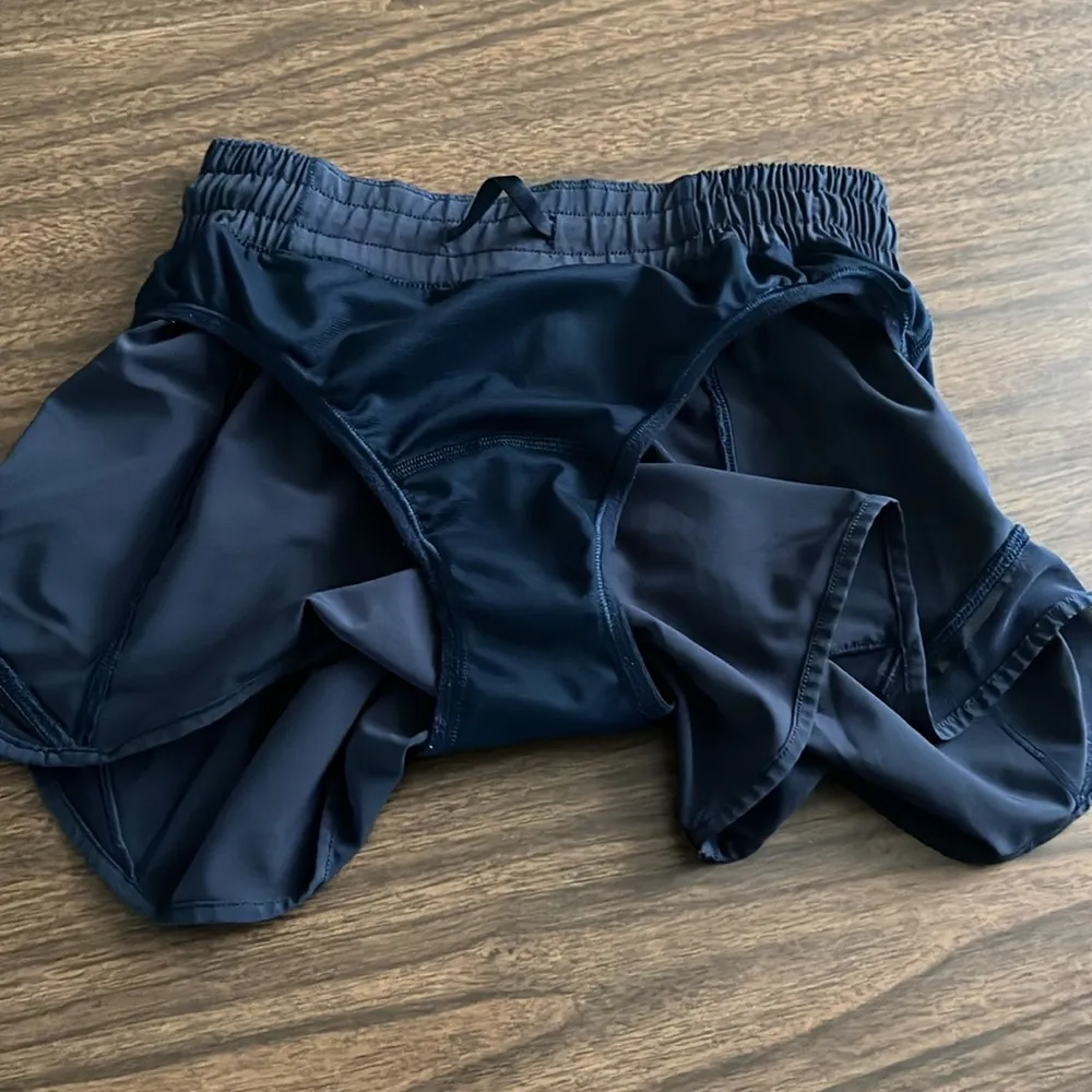 Lululemon Size 2 Hotty Hot Short II Long 4" Navy Blue - Image 6