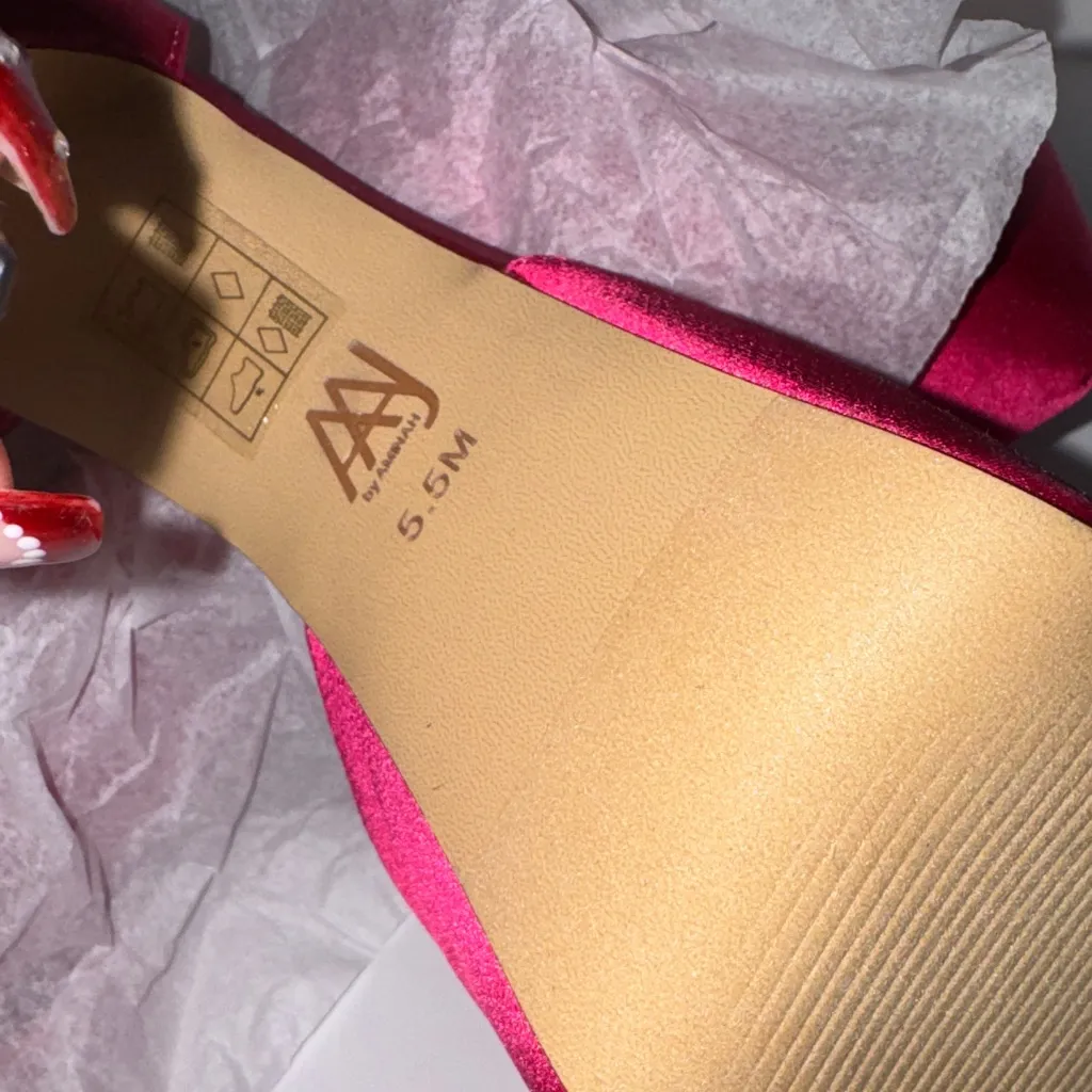 AAJ By AMINAH Satiya Fuchsia Satin Close Toe Platform Heels NIB 5.5 Pink - Image 5
