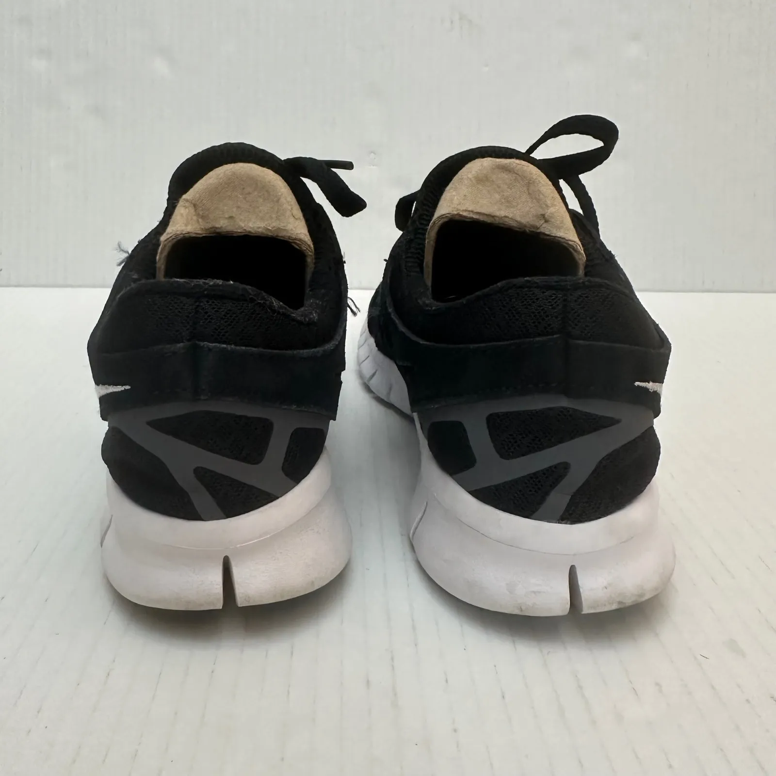 Nike Free Run 2 Sneakers Womens 7.5 Black Gray Wht Athletic Shoes DM9057-001 - Image 6