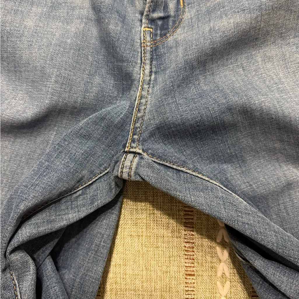 Levi’s 721 High Rise Skinny Jeans Classic Wash - Size 33x30 - Image 4