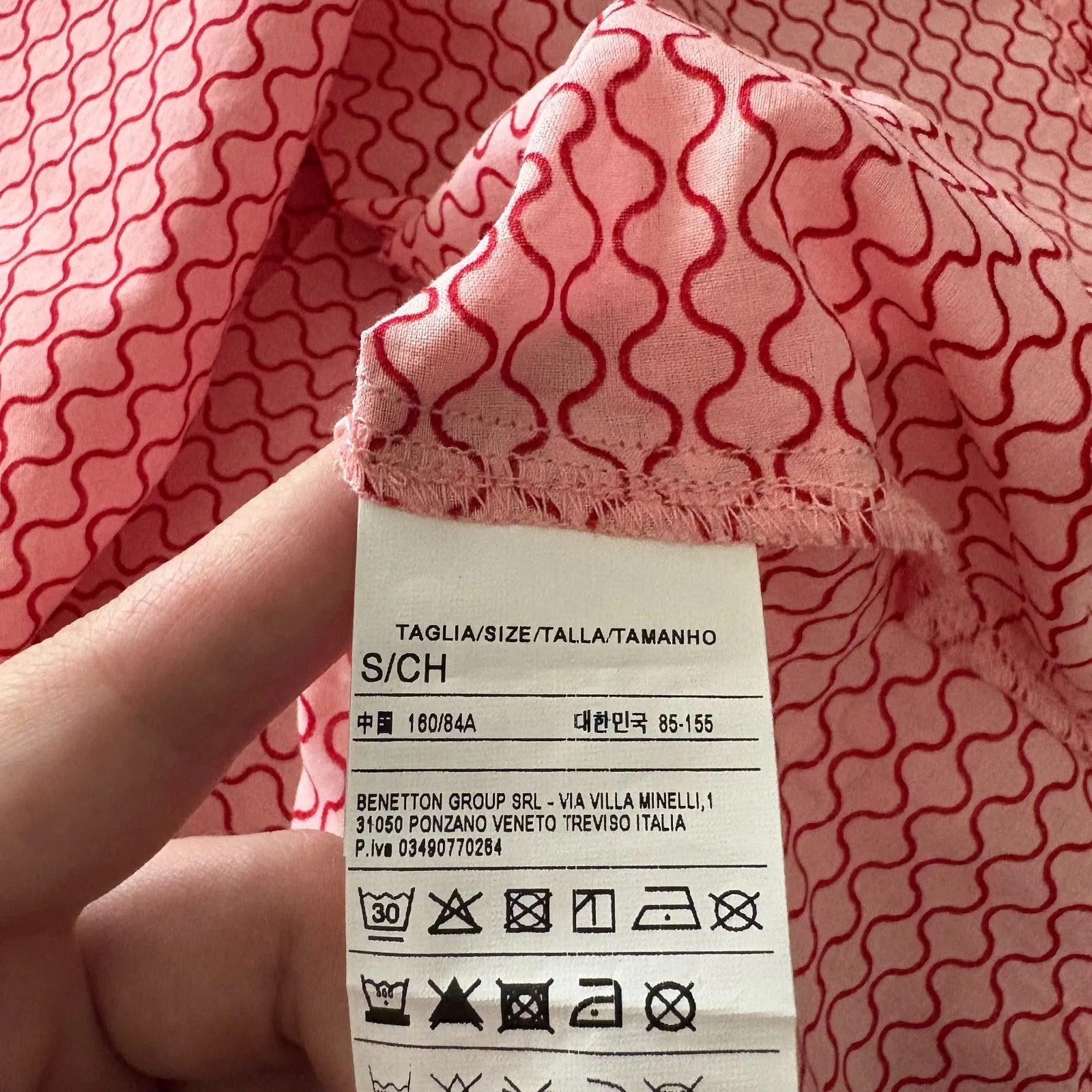 United Colors of Benetton Pink Red Wave Print Button Up Blouse Cotton Size Small - Image 5