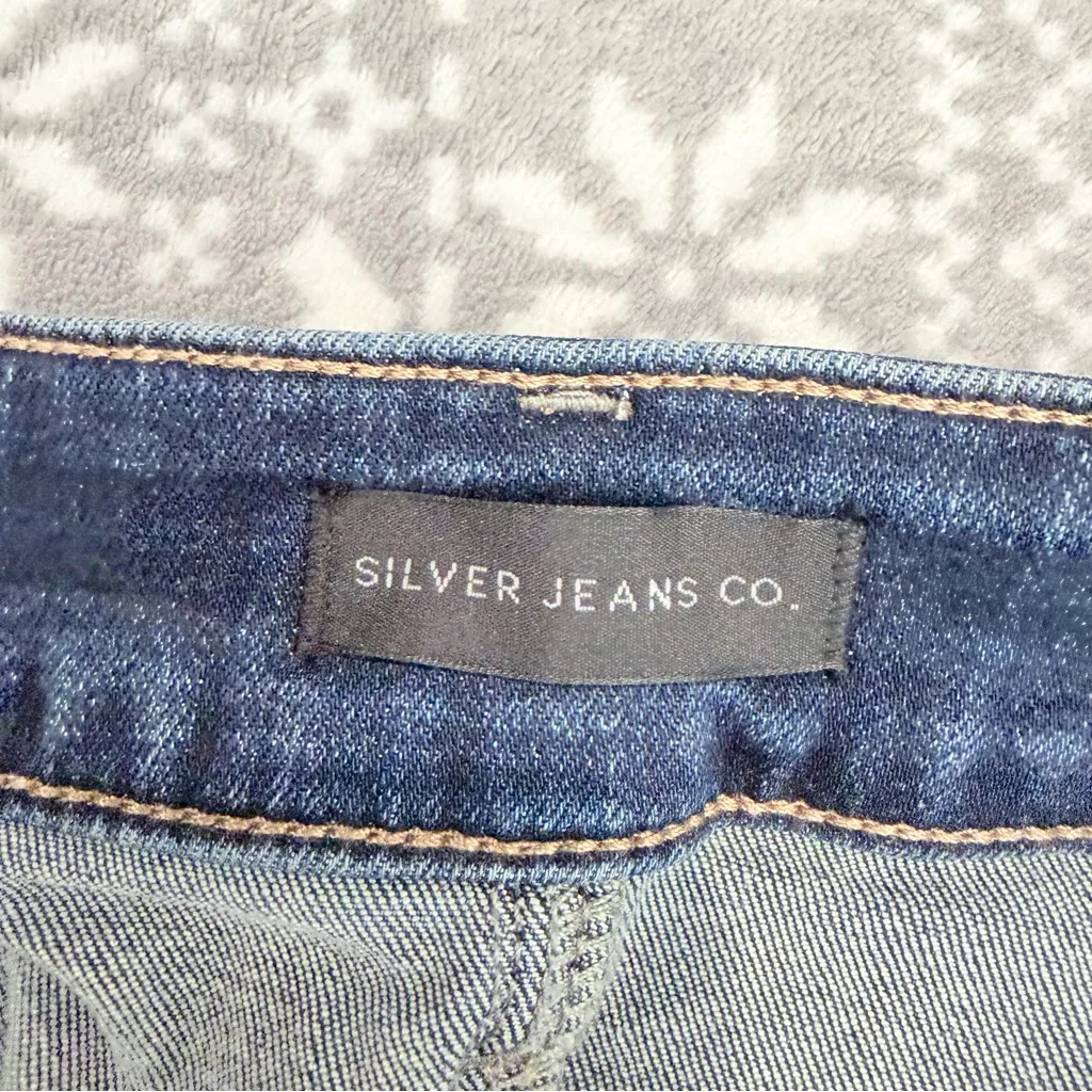 NWT Silver Jeans Elyse Comfort Fit Mid Rise Straight Leg Indigo 22W x 31” Casual - Image 4