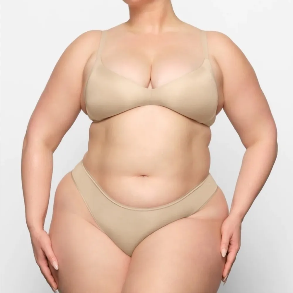 SKIMS  WIRELESS‎ Form Lightly lined Bra Sand Cream NWOT 40DDD - Image 6