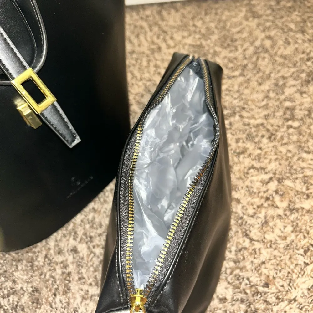 Elegant Black Leather Tote Bag - Image 7