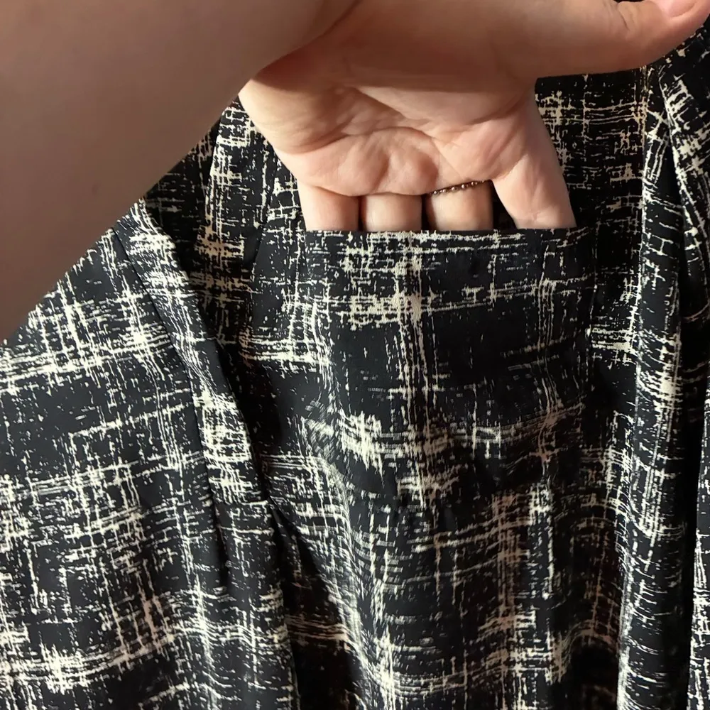 💥Lush Monochrome Black & Ivory Blouse L - Image 10