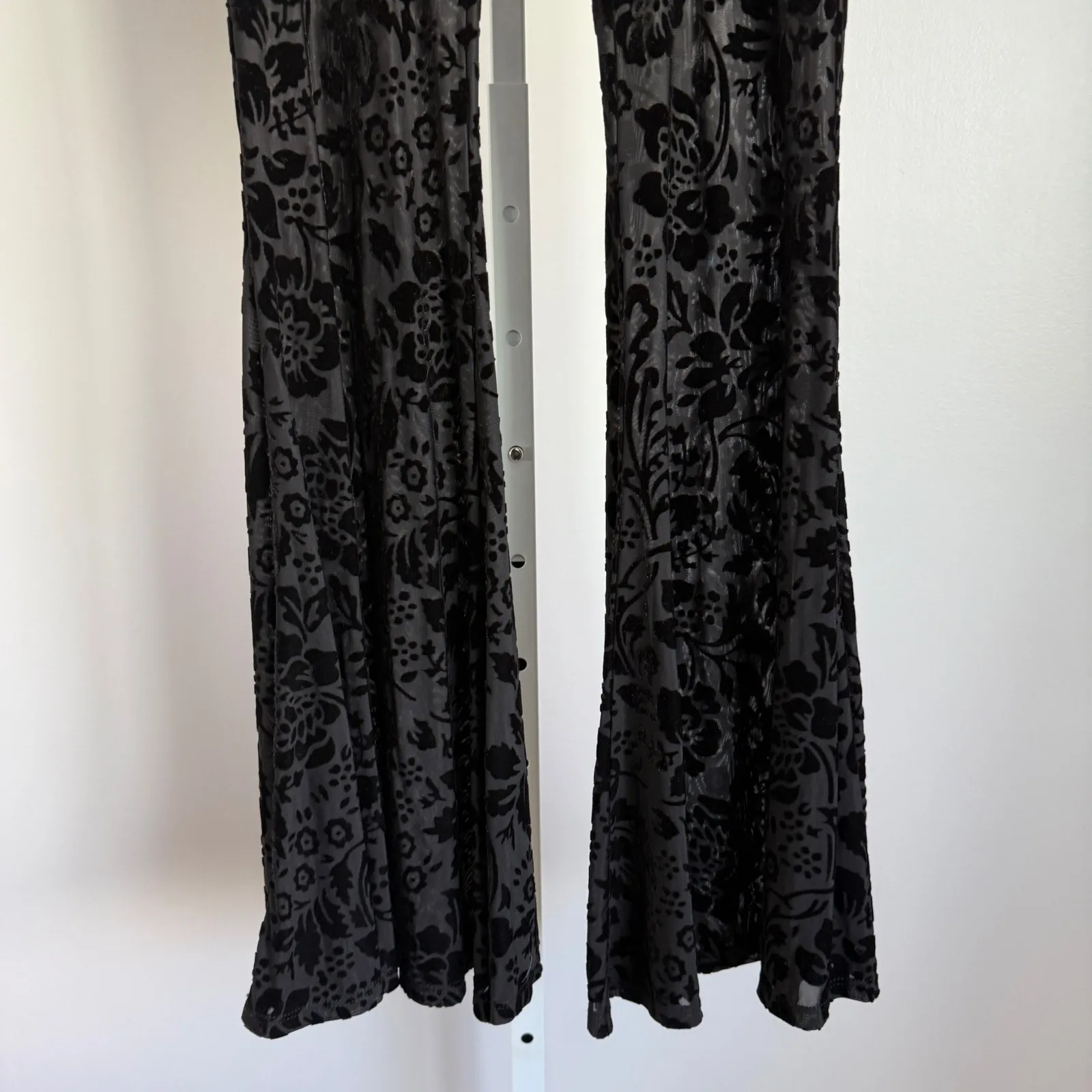 Rush Black Velvet Burnout‎ sz S Witchy Goth Floral Bell Bottom Pants Flowy Boho - Image 3
