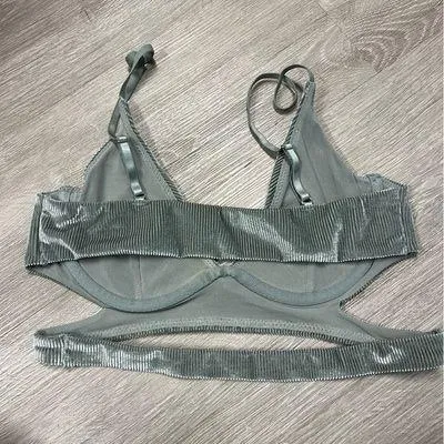 Urban Outfitters Out From Under cut it out ribbed green velvet bra size medium - Image 3