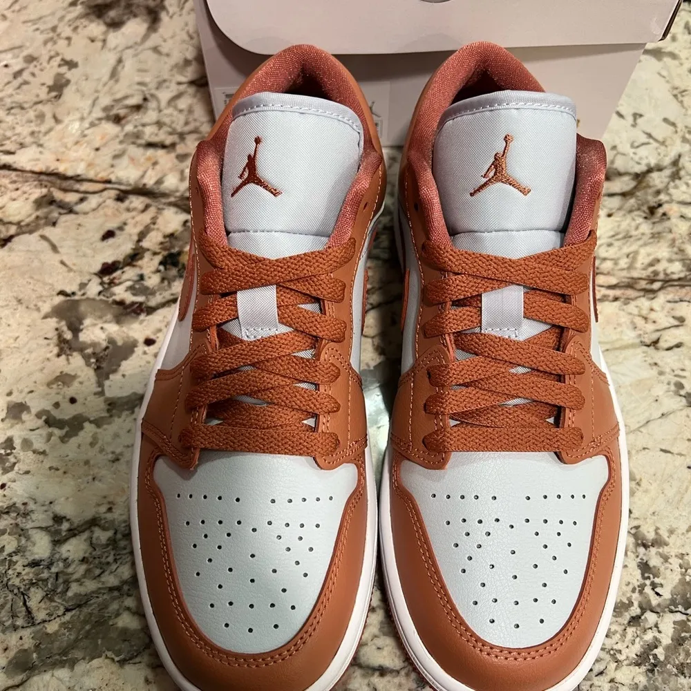 Women’s Air Jordan 1 Low Pink Salmon White Sneakers New Casual (DC0774 080) 7.5 - Image 3