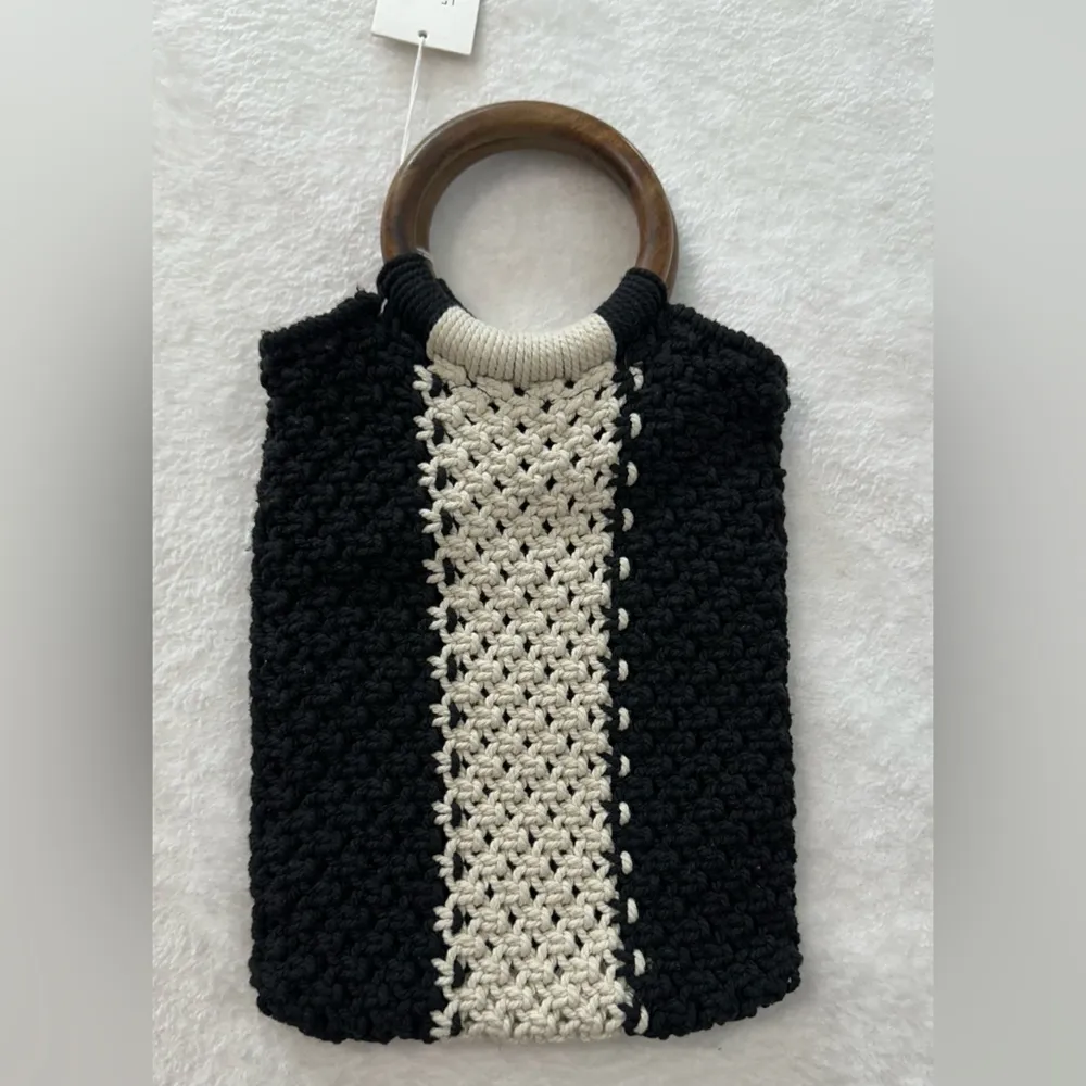 LAUDE THE LABEL Cottogecore Black and White Tote with Wooden Handle - Image 4