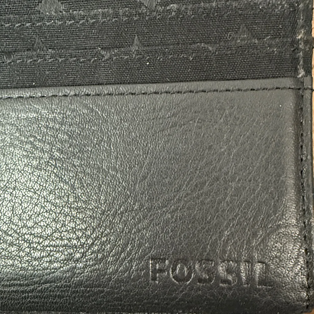 Fossil Black Pebbled Leather Vintage Maddox Classic Key Hole Wallet - Image 7