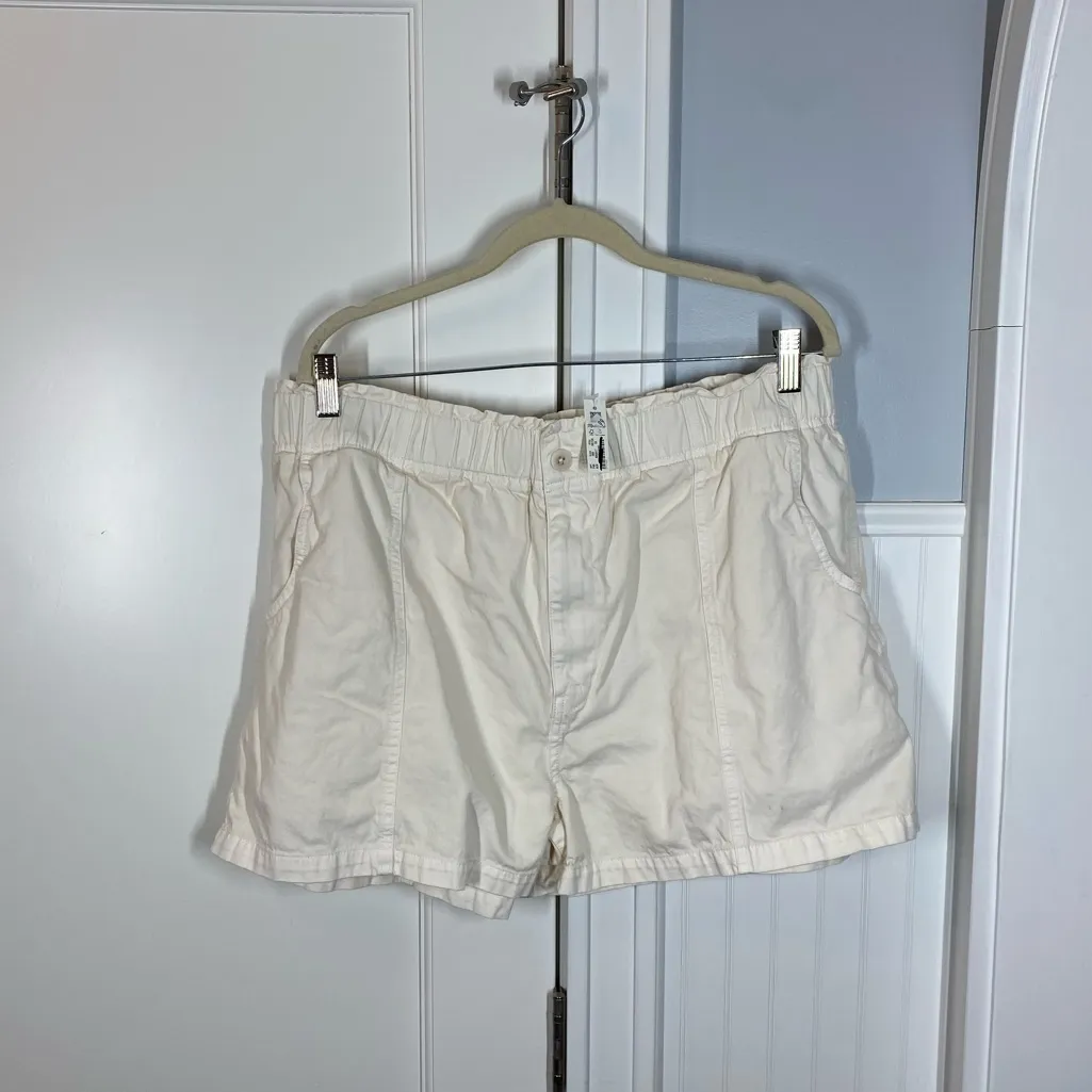 NWT Madewell Pull-On Paperbag Shorts: Garment-Dyed Edition In Antique Cream‎ 33 - Image 2
