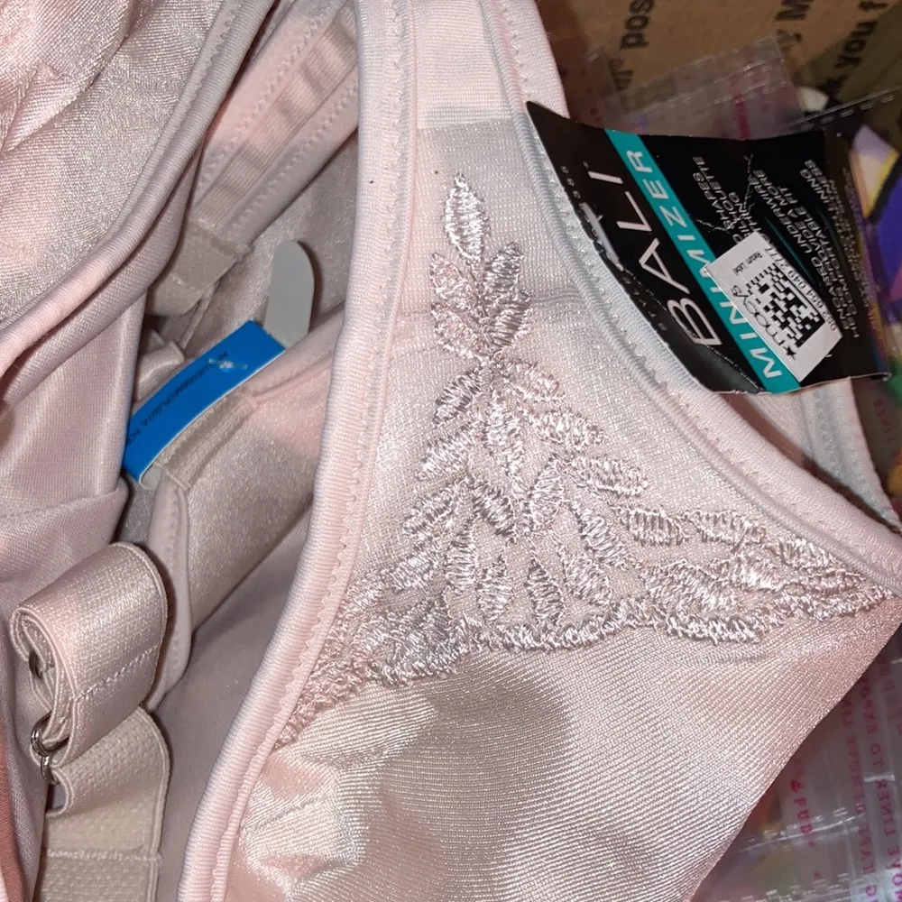 NWT Bali Bra Women Size 36DDD “Sand Shell” - Image 3