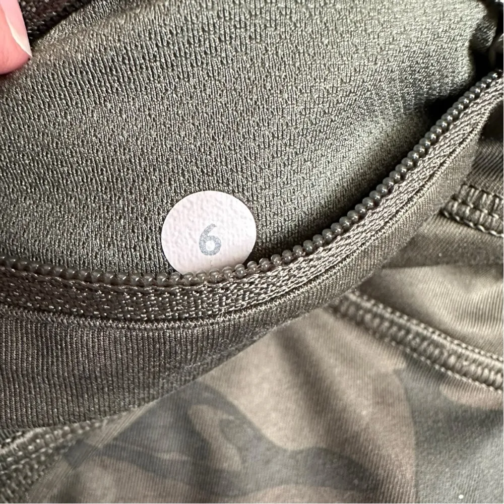 Lululemon Run Inspire Crop ll Legging Savasana Camo Fatigue Green Size 6 - Image 8