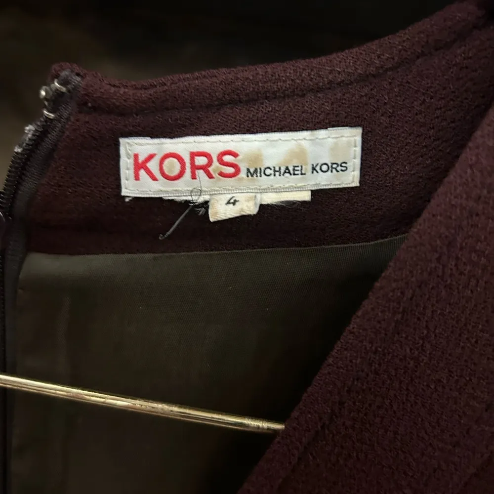 Kors Michael Kors Elegant Burgundy V-Neck Dress—Great fitting dress-size 4 - Image 2