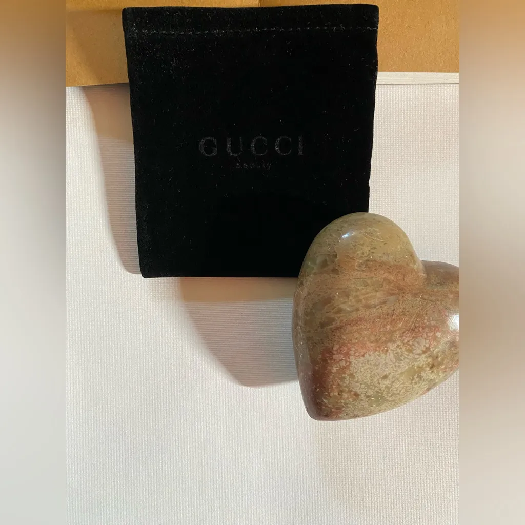 Gucci Black Leather Card Holder with Gold Logo - Image 2