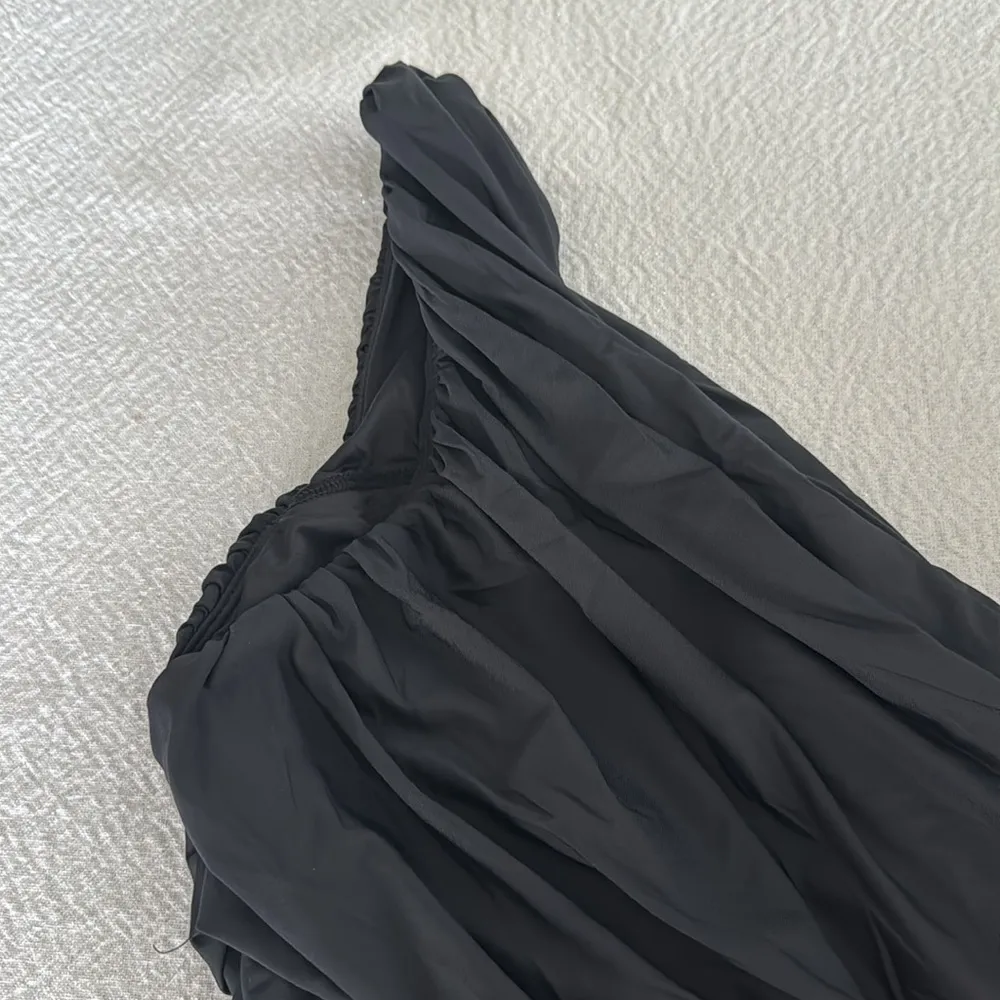 La Blanca Island Goddess Shirred One Shoulder One Piece - Black, Size 4, $120 - Image 12