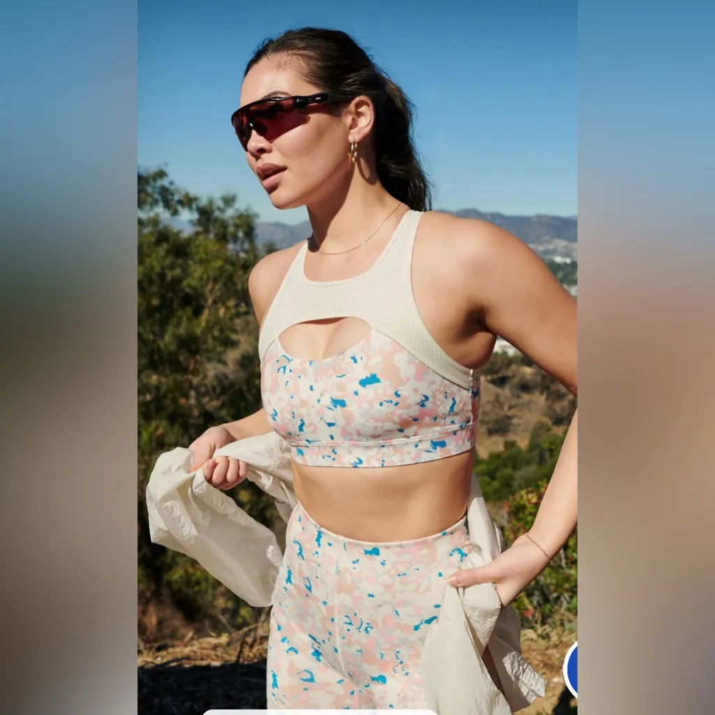 Fabletics Stride Motion 365 bike short & Sports Bra Femme Pop Floral/Cream NEW - Image 15