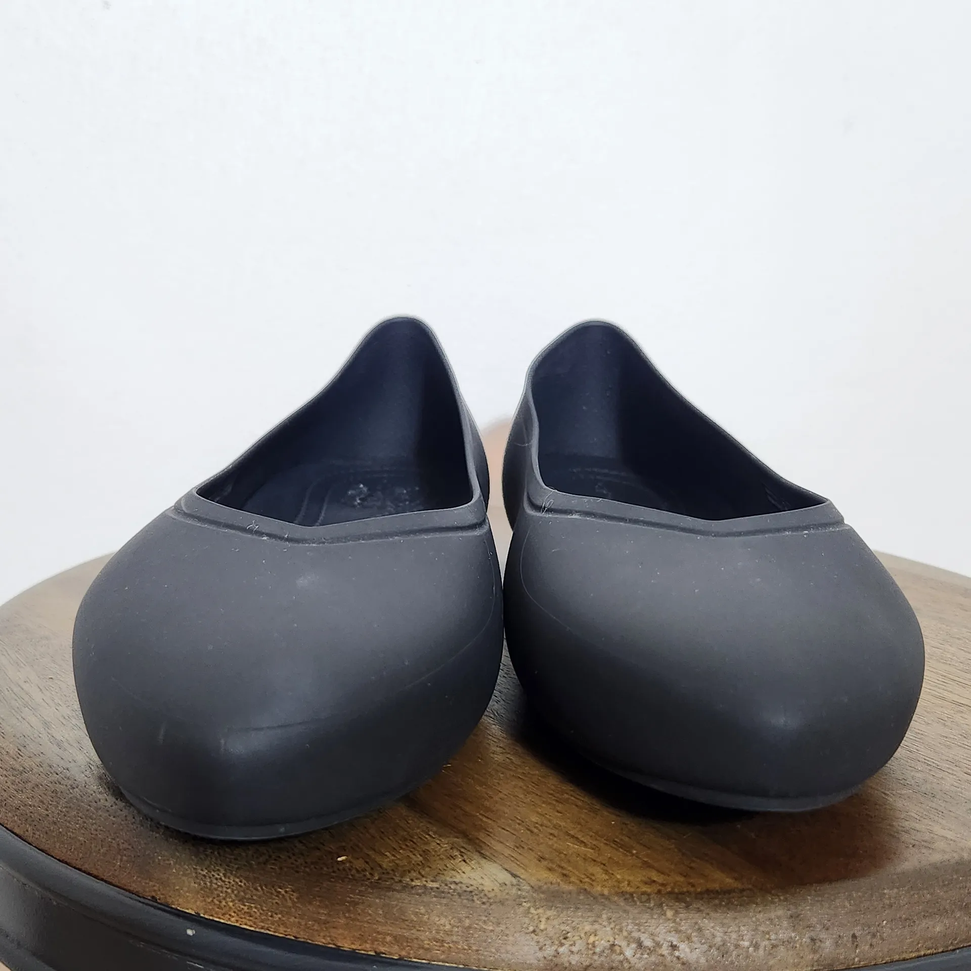 Crocs Black Pointed Toe Flats Size 11 Crocs Black Flats - Image 3