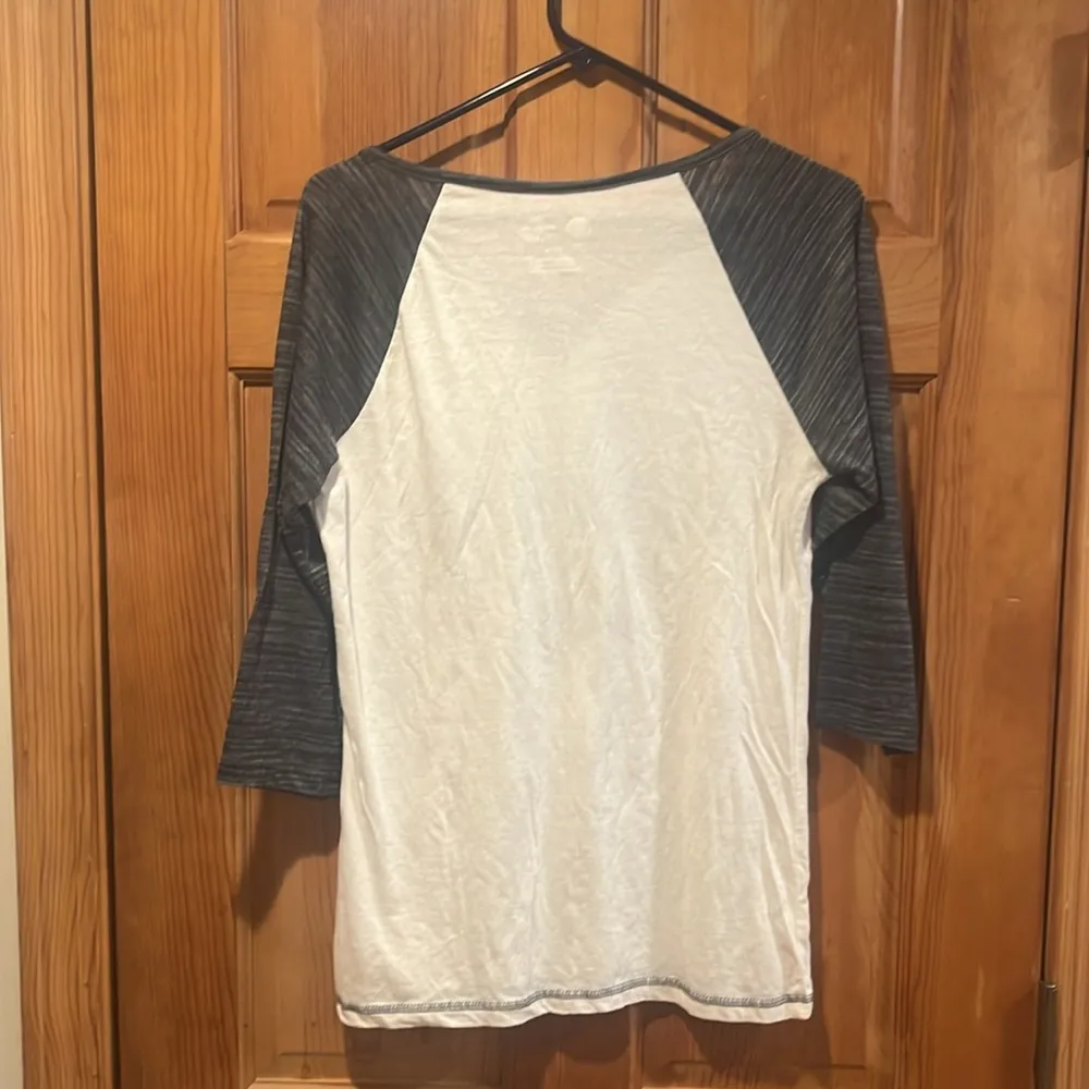 Majestic NFL women’s Boston Bruins hockey 3/4 sleeve top size large. - Image 3