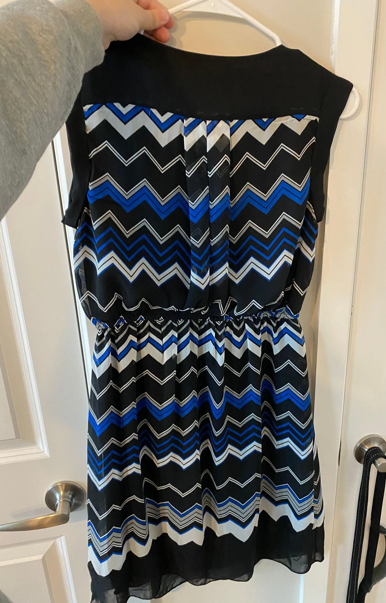 Cute Sheet Sleeveless Dress!! Never Worn!  - Image 2