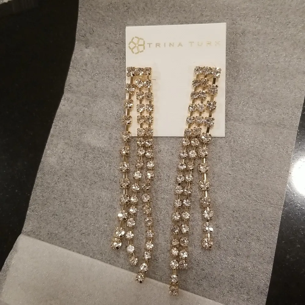 💕TRINA TURK💕 Crystal Fringe Earrings ~ Swarovski Crystals NWT - Image 9