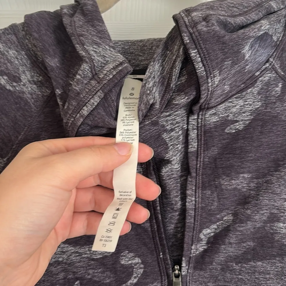 Lululemon  Pullover with Hood Warm Stabilizer 1/2 Zip Camo Size 8 - Image 9