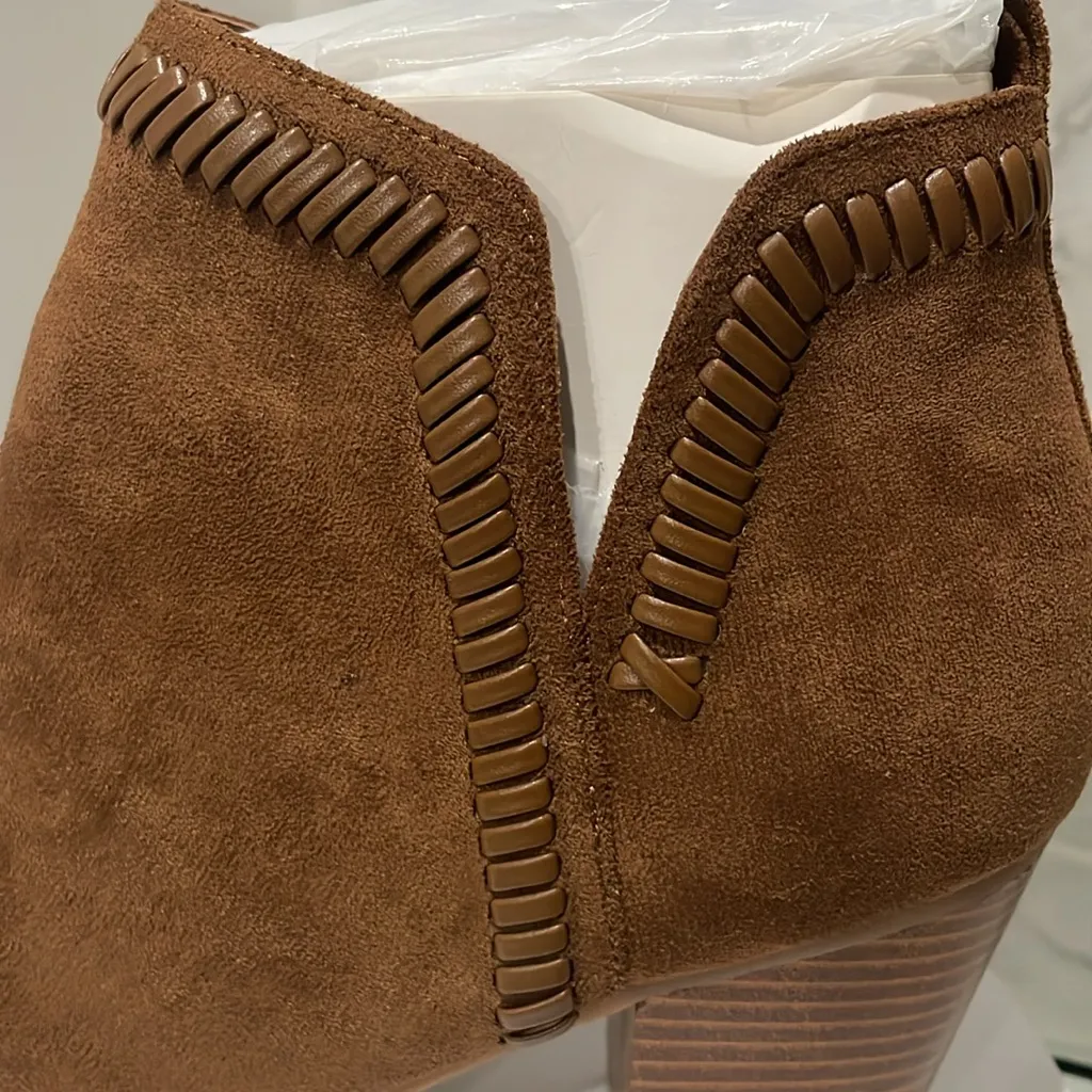 New! DV8 Dolce Vita Women's
Jace Dune Suede Zipper Ankle Bootie Block Heel Sz 11 Brown - Image 3