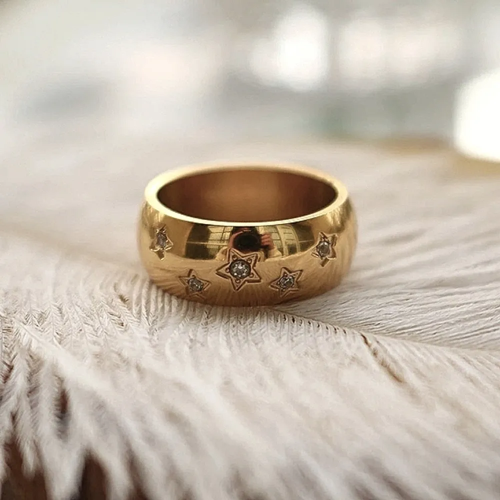 NEW Women's Wide‎ Pave Diamond Star Gold-Plated Ring Band Size 7 - Image 2