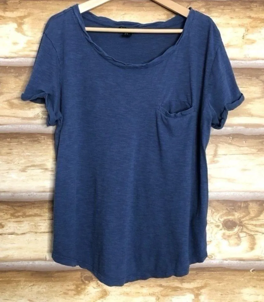 H&M Basic scoop neck cuff sleeve shirttail hem tee size medium - Image 10