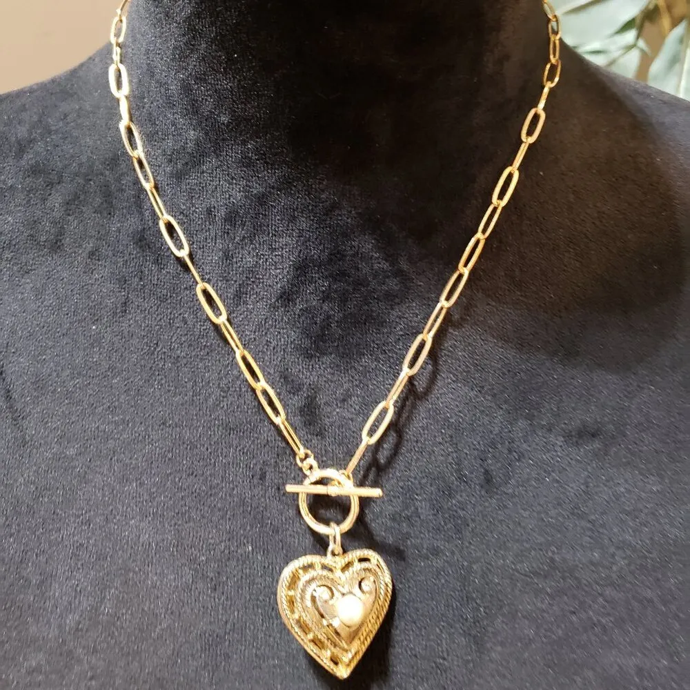 Womens Fashion Gold Tone Paper Clip Chain Heart Pendant Necklace w/ Toggle Clasp - Image 2