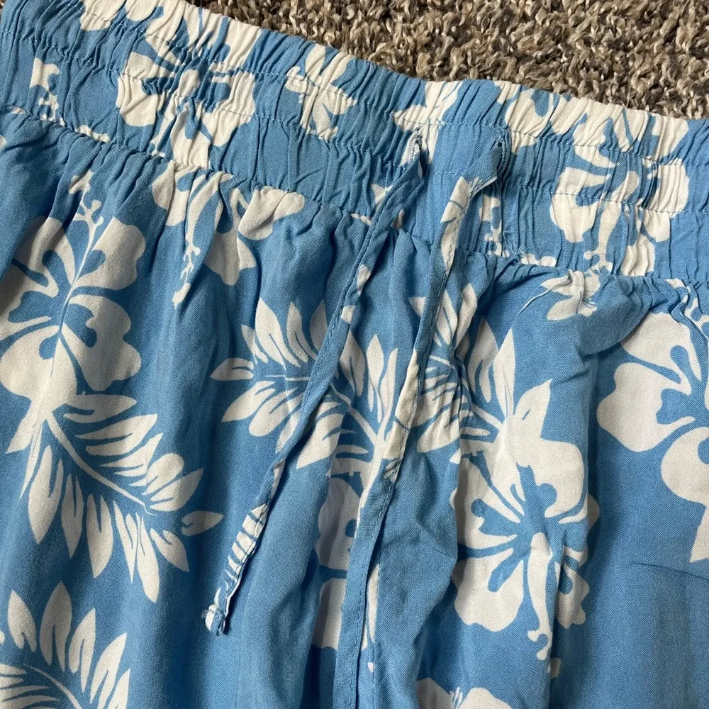 Blue and White Hawaiian Print Lounge Shorts with Drawstring Waist - Image 2