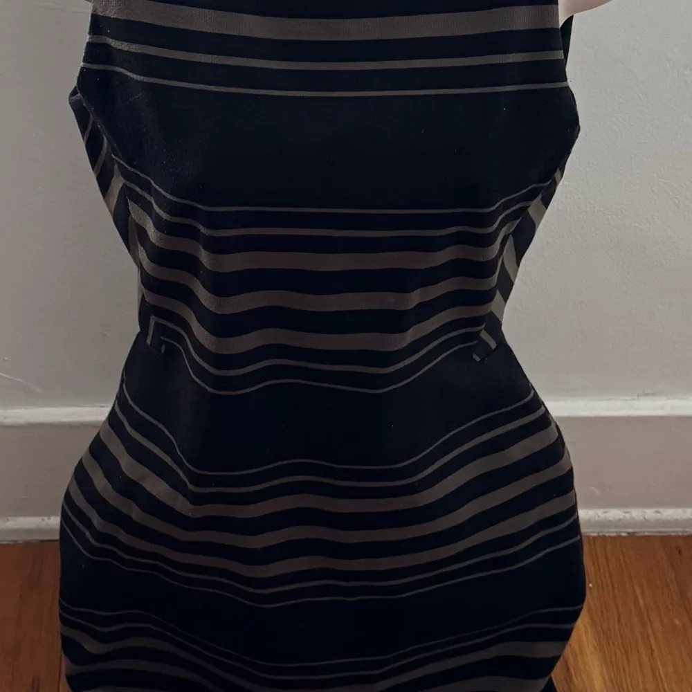 Banana Republic Striped Black and Tan Sleeveless sheath Dress, size 0 office - Image 11