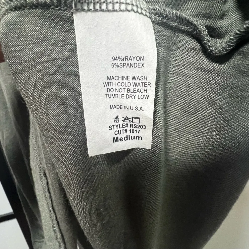 Dirtee Laundry Wild Love Sleeveless Tee, New with Tags - Image 4