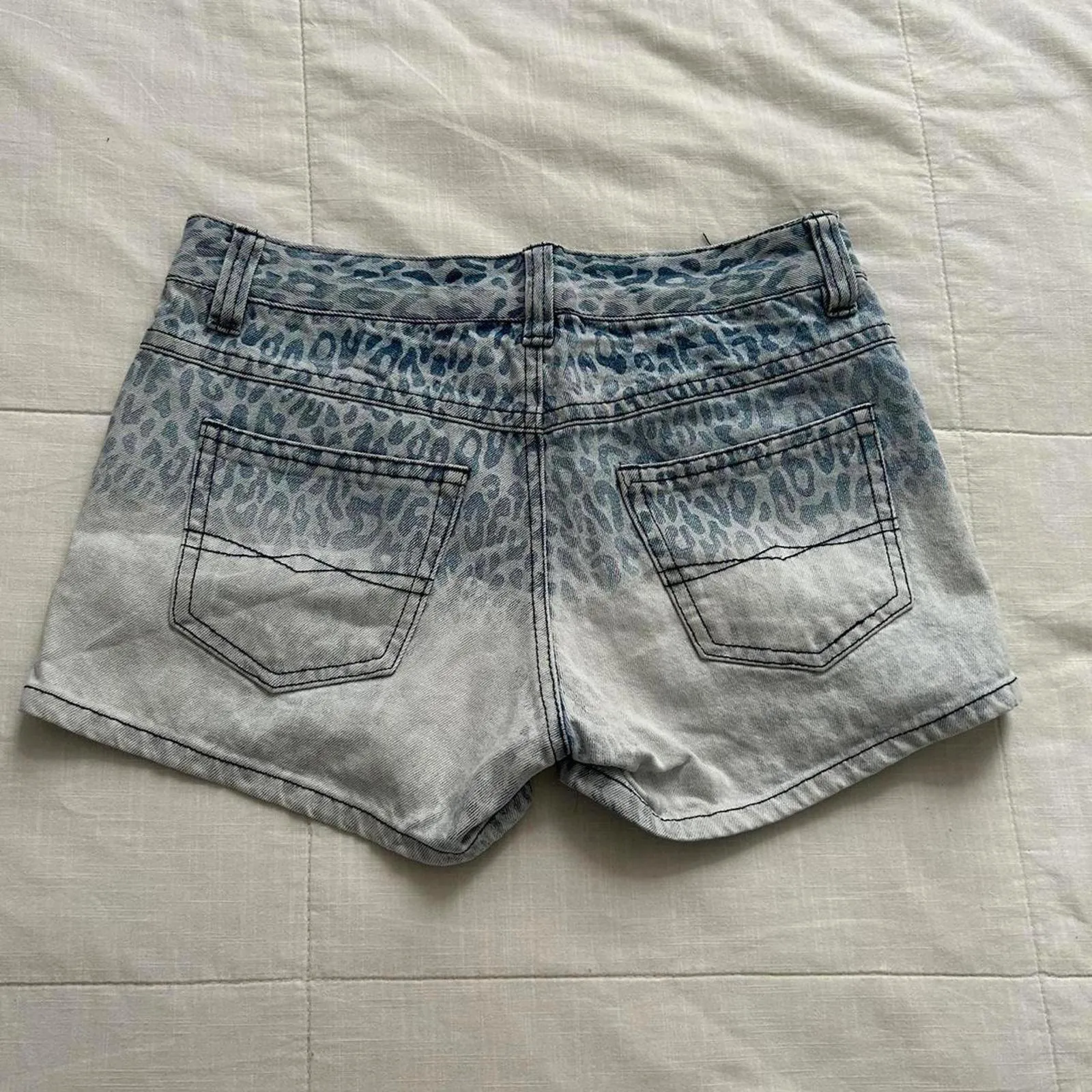 Y2K Japanese brand blue ombré cheetah print denim shorts Size XS - Image 6