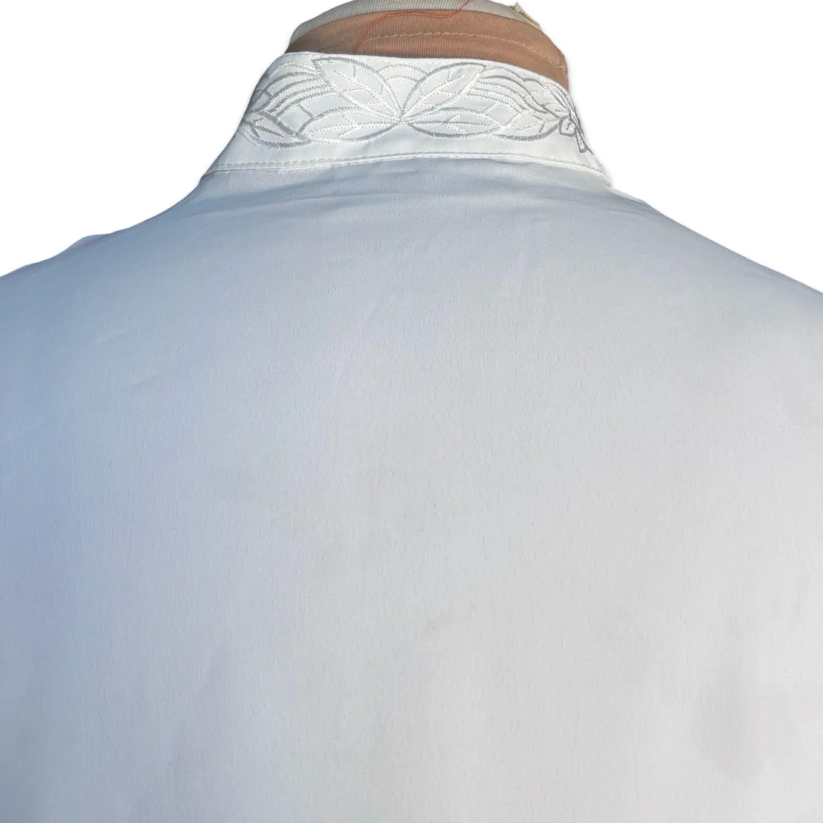 Vintage 90s White Floral Embroidered Blouse Pearl Buttons Mandarin Collar Small - Image 3