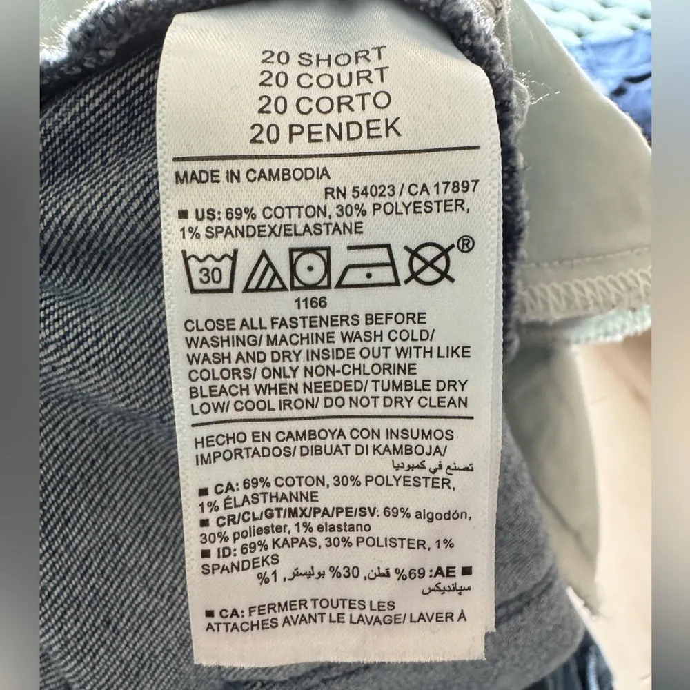 Old Navy Women's 20 Short High-Waisted Wow Flare
Regular Wash Jeans - Image 6