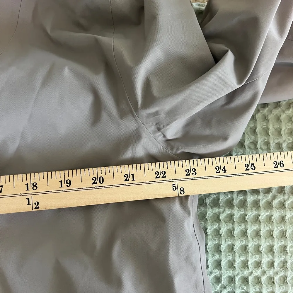 Lululemon Everyday Getaway Jacket
Dark Chrome
Size 12 - Image 4