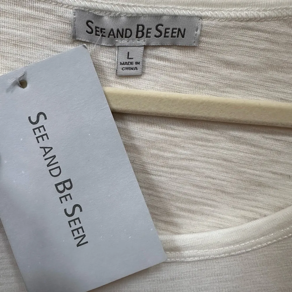 White T Shirt Steer Skull with Flowers Patriotic Red White & Blue 4th of July Size L - Image 4