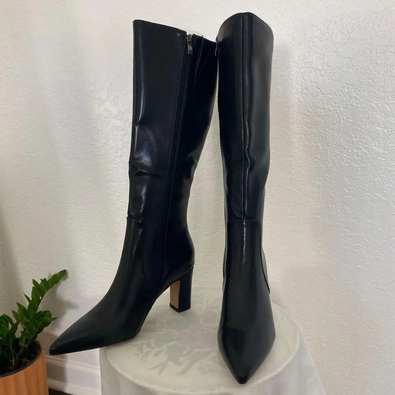 NEW 90s Style Black Faux Leather Smooth Pointy Knee High Heel Boots US 9.5 - Image 4